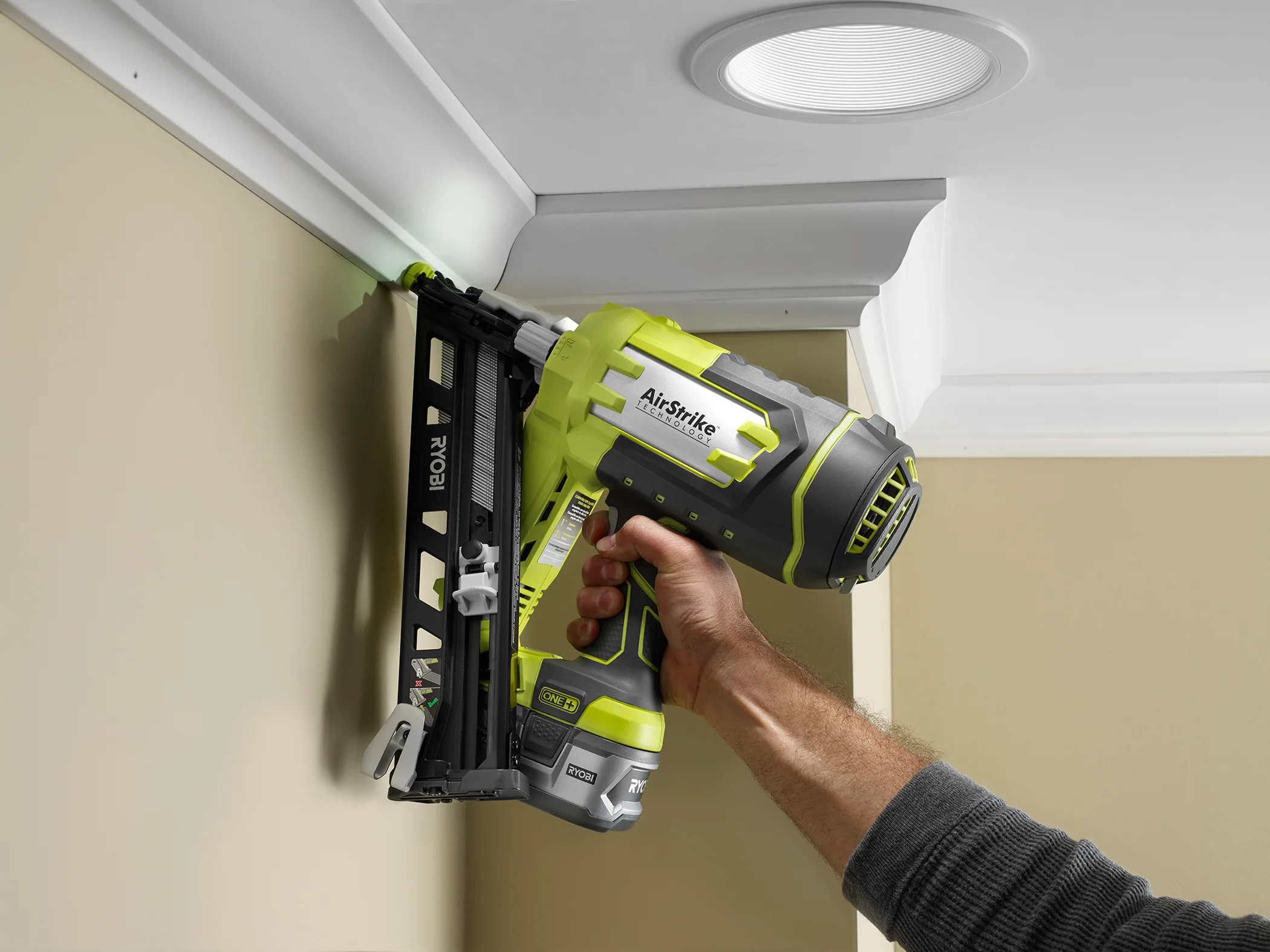 18V ONE+ AirStrike 15GA Angled Finish Nailer - Image 4