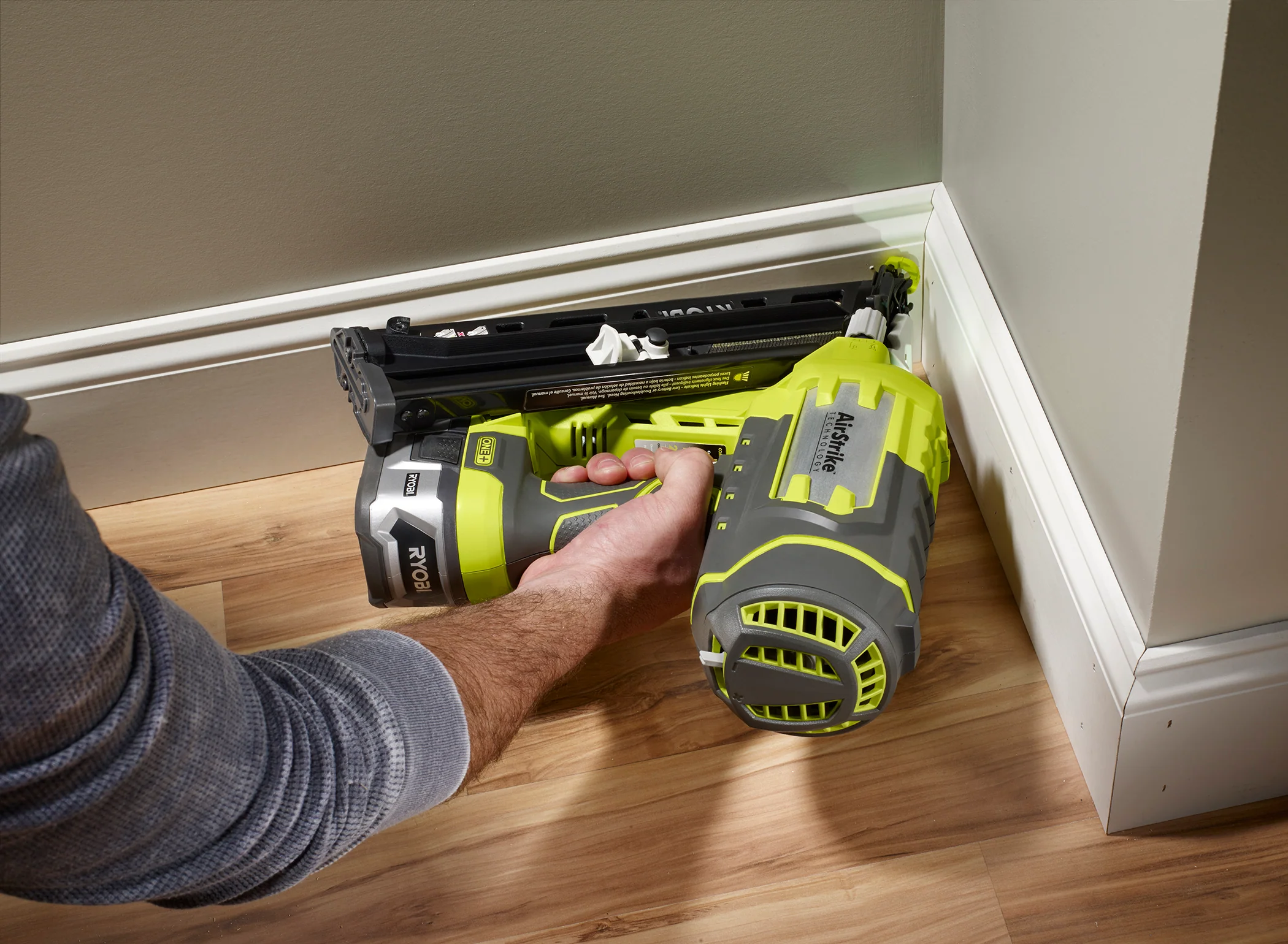 18V ONE+ AirStrike 15GA Angled Finish Nailer - Image 5