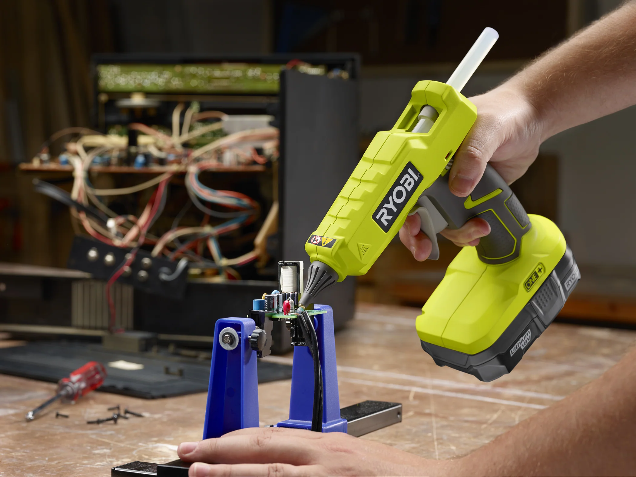 18V ONE+ Hot Glue Gun - Image 5
