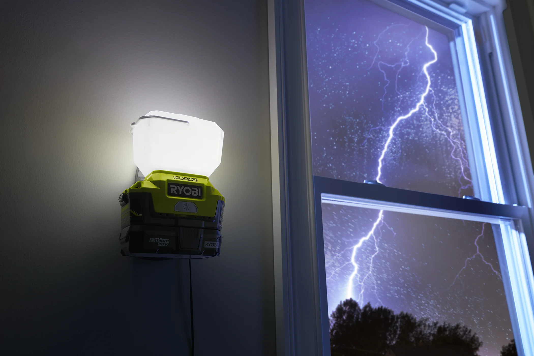 18V ONE+ EVERCHARGE Area Light Kit - Image 5