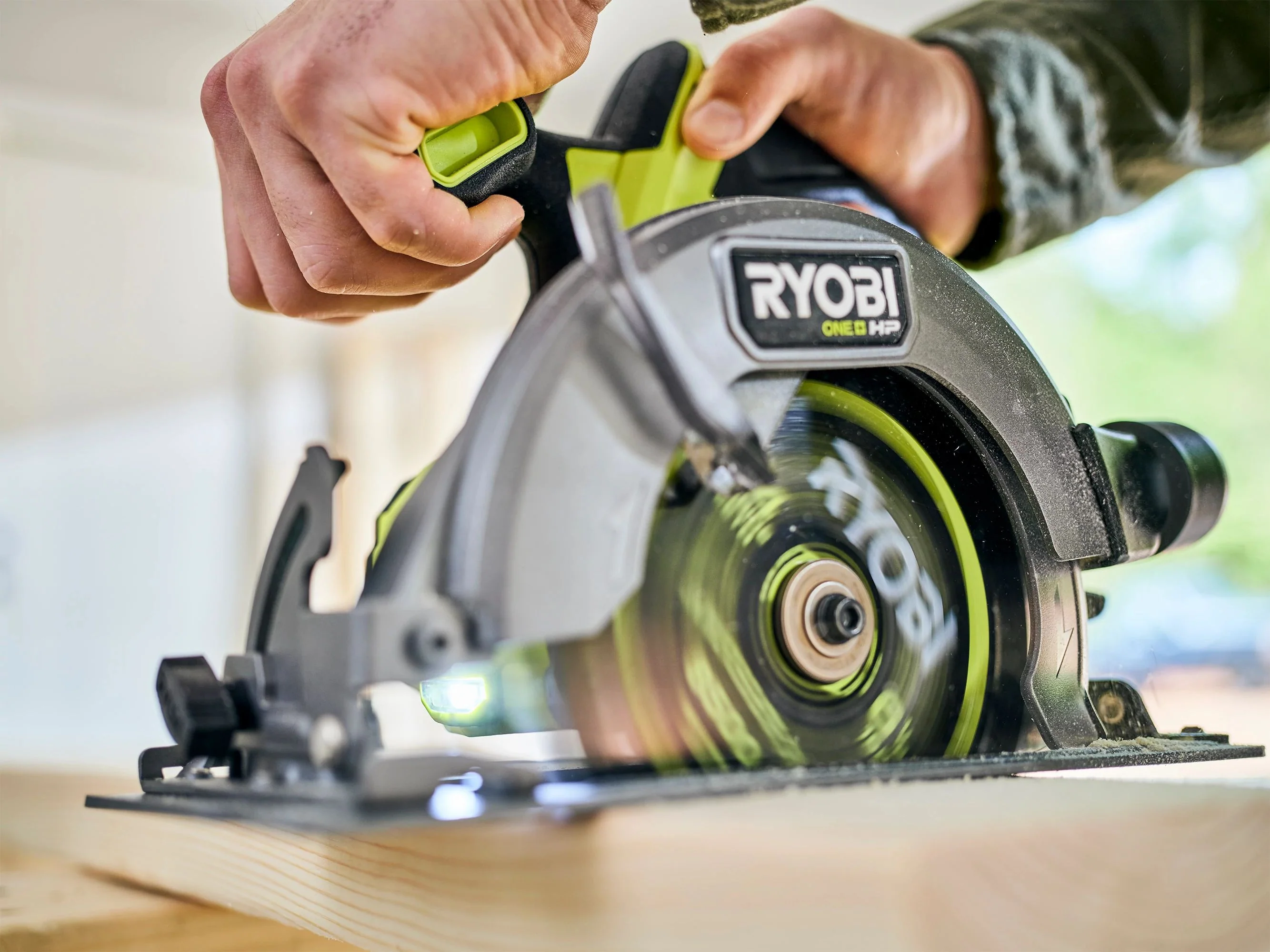 18V ONE+ HP COMPACT BRUSHLESS 6-1/2" CIRCULAR SAW - Image 8