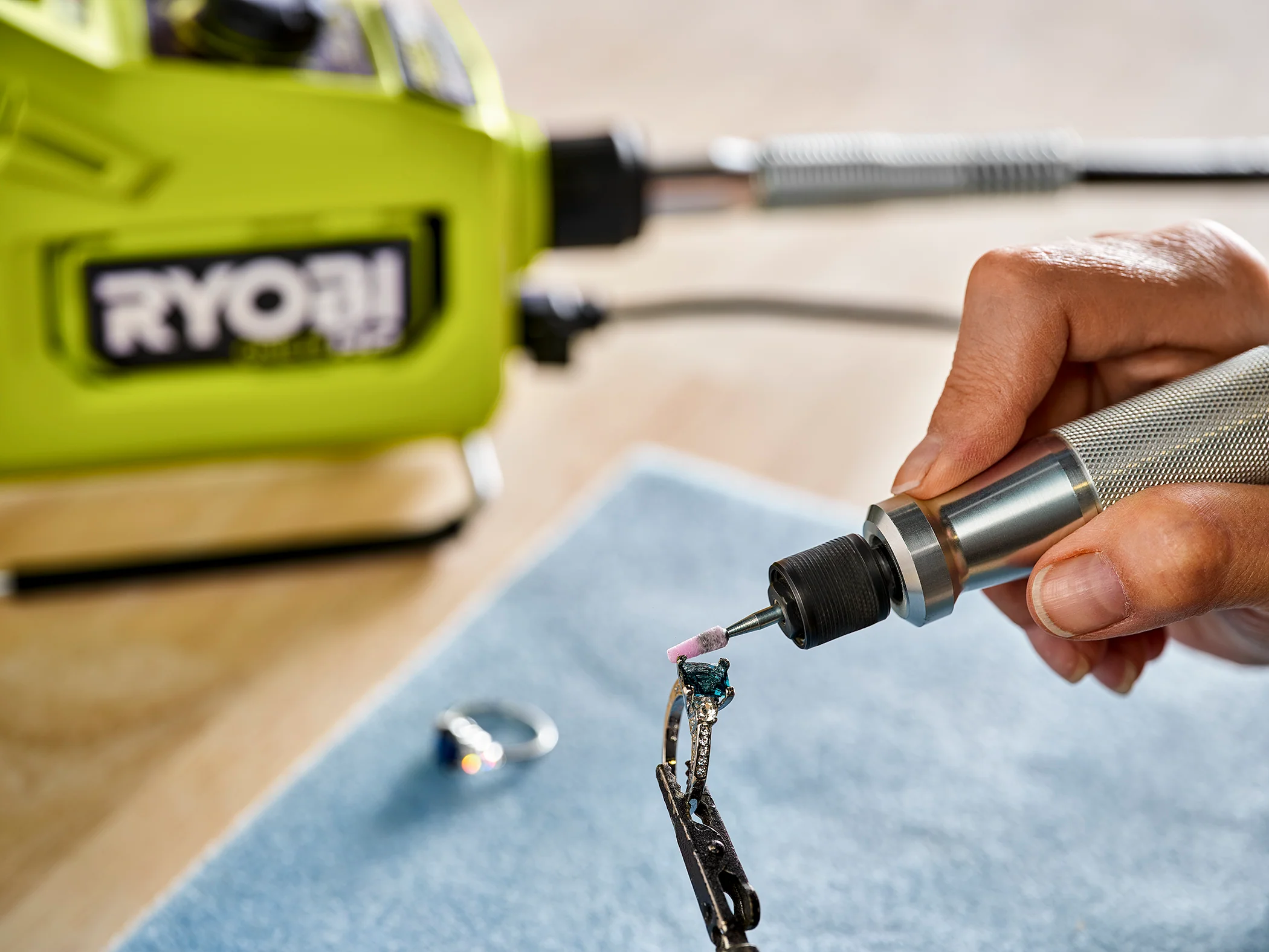 18V ONE+ HP Brushless Cordless Rotary Tool Kit - Image 9