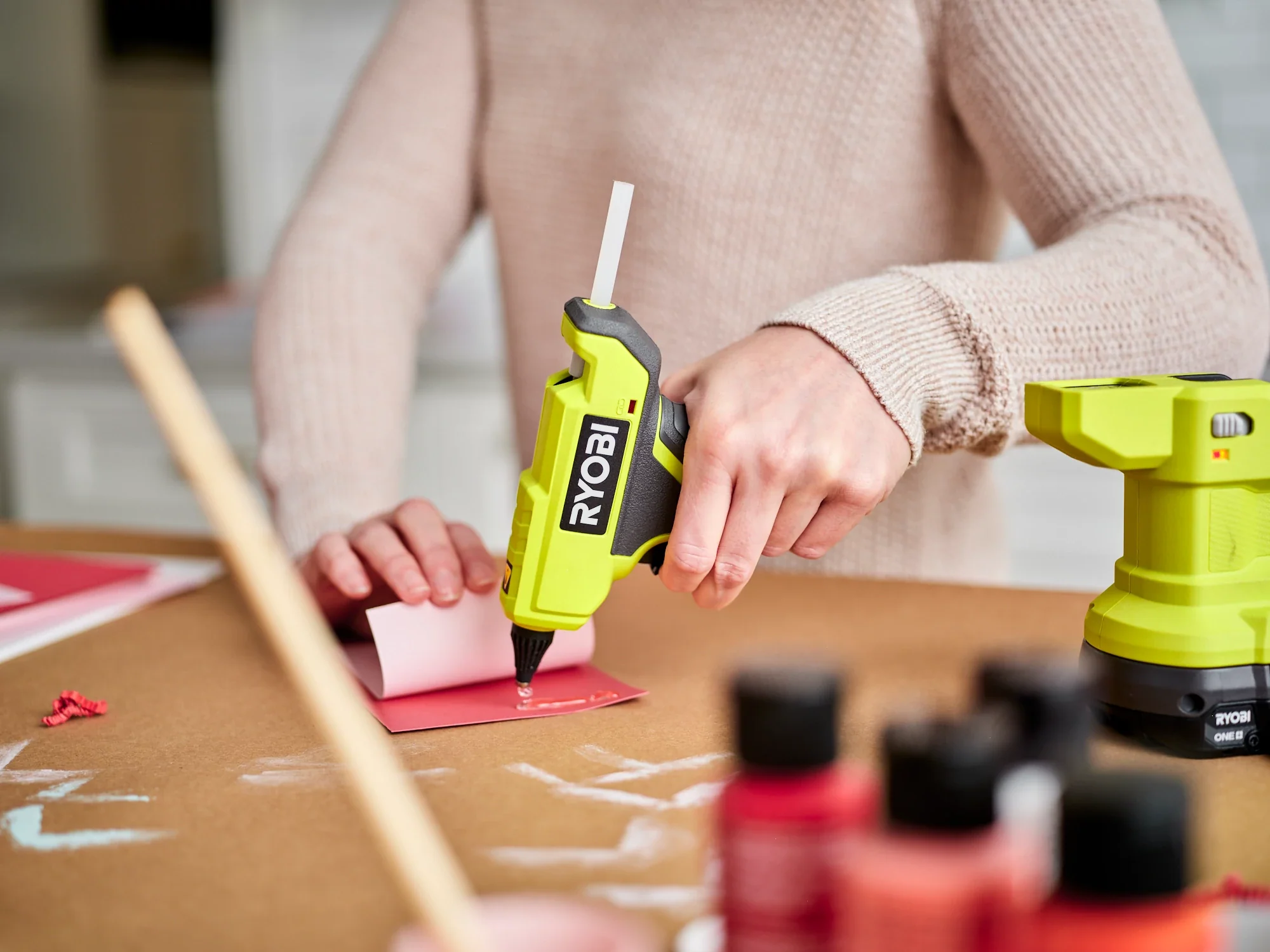 18V ONE+ COMPACT GLUE GUN KIT - Image 4
