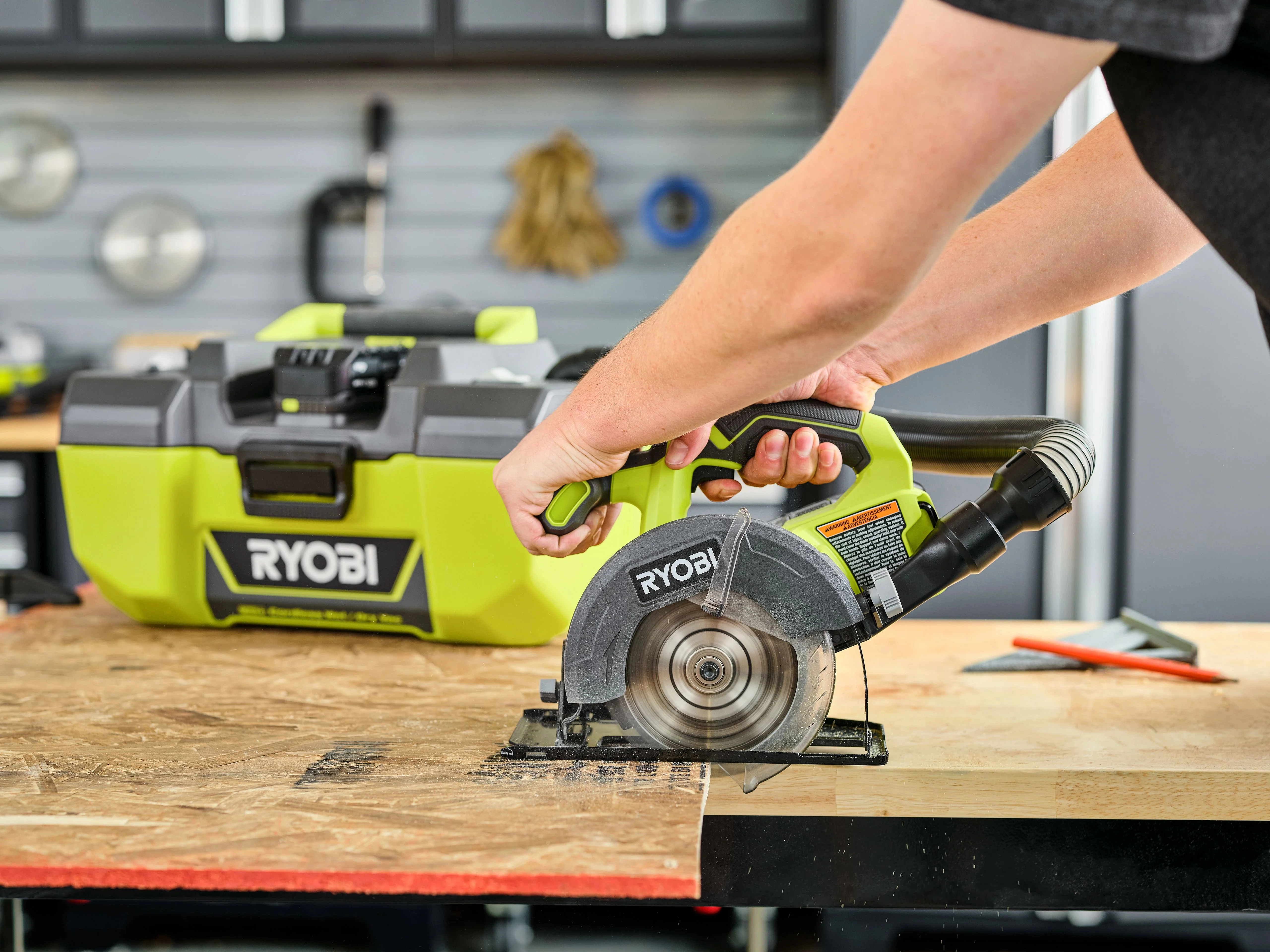PCL500 RYOBI 18V ONE+ 5-1/2” Circular Saw Vacuum Dust Adaptor - Image 3