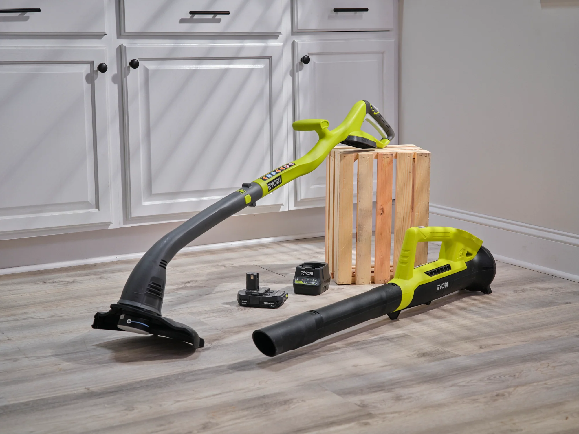 18V ONE+ STRING TRIMMER/EDGER & BLOWER COMBO KIT - Image 5