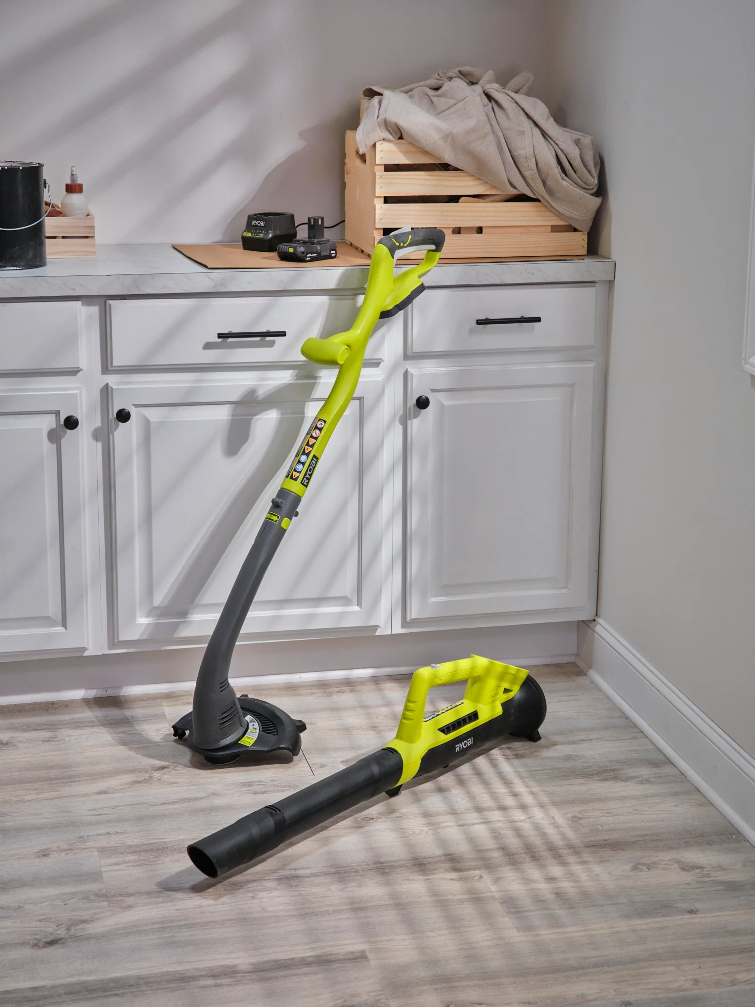 18V ONE+ STRING TRIMMER/EDGER & BLOWER COMBO KIT - Image 6