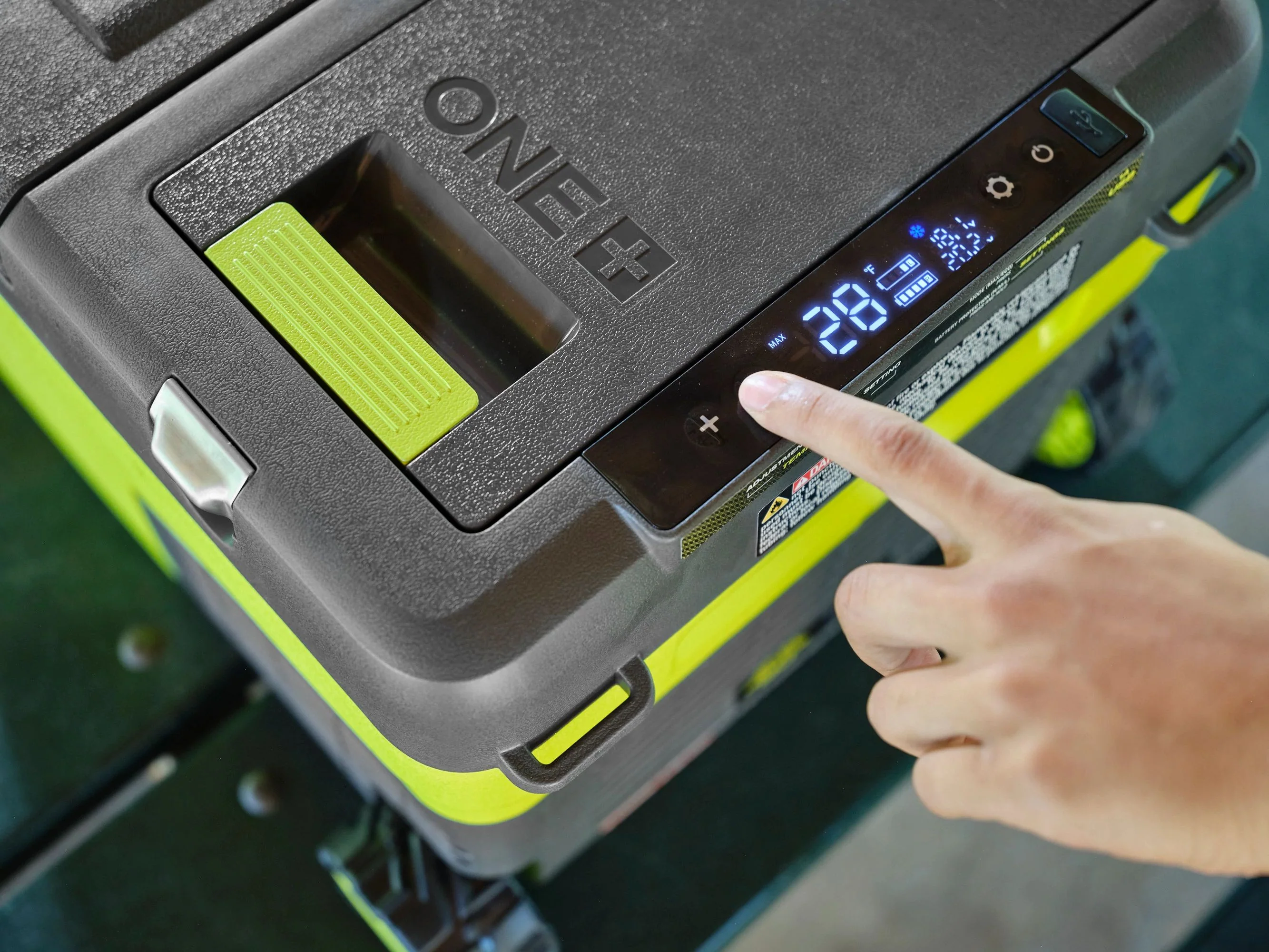18V ONE+ 24Q Hybrid Power Cooler - Image 12